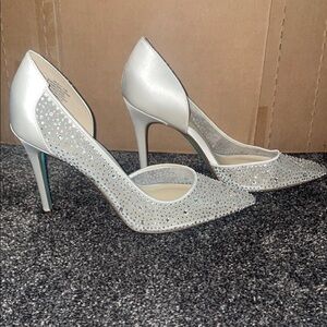 Elegant Silver Stiletto Heels with Rhinestones